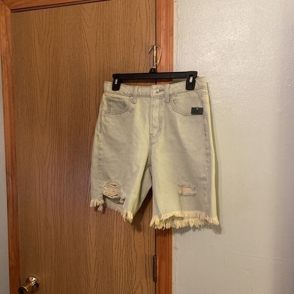 Wild Fable NWT Size 0/25 Light Wash Distressed High-Rise Button-Fly Denim Shorts - Picture 1 of 4